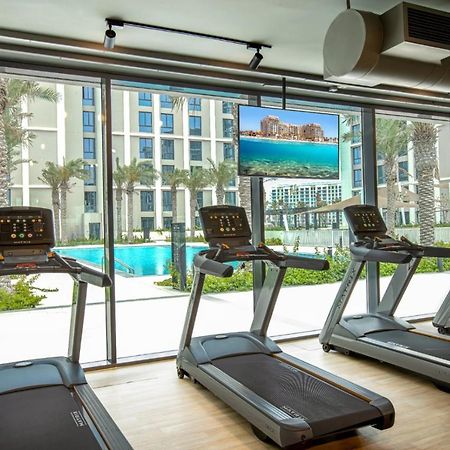 A Luxury Aprt 2 Bedrooms Balcony With Wonderful View Mall Access Hi Speed Wifi Beach Access & Much More For Family Only Samaheej Dış mekan fotoğraf