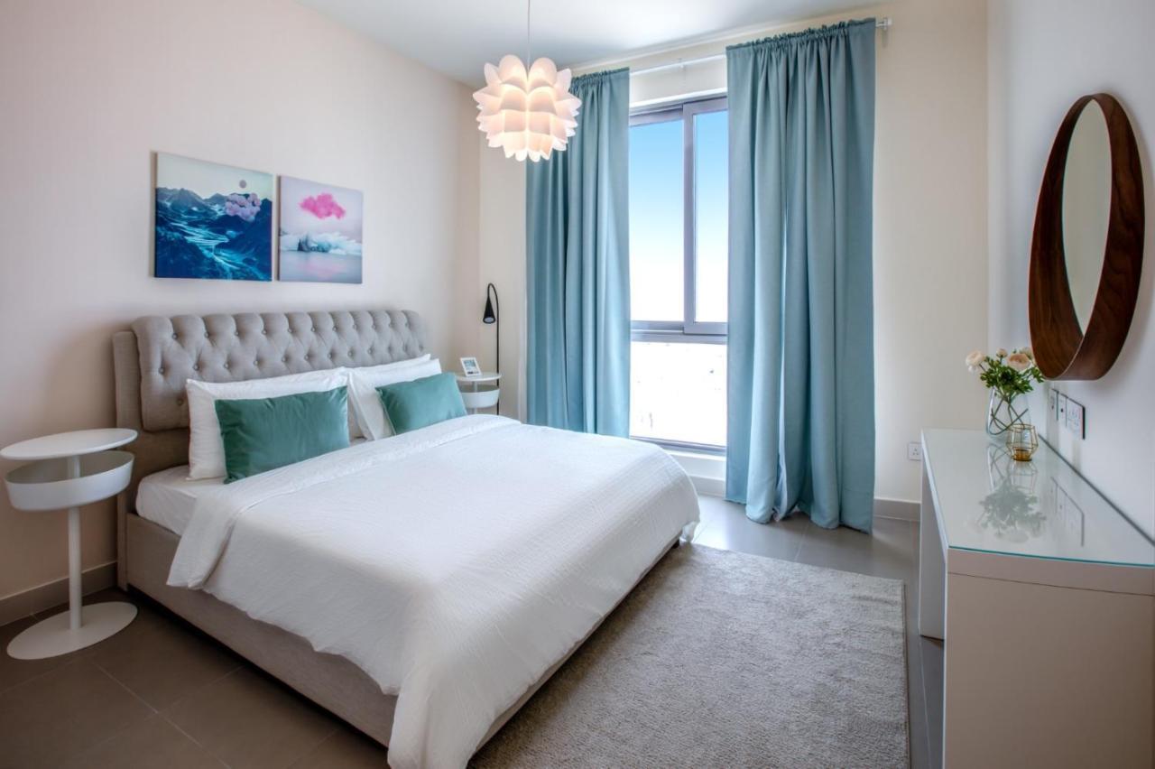 A Luxury Aprt 2 Bedrooms Balcony With Wonderful View Mall Access Hi Speed Wifi Beach Access & Much More For Family Only Samaheej Dış mekan fotoğraf