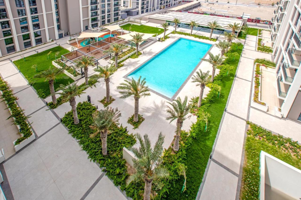 A Luxury Aprt 2 Bedrooms Balcony With Wonderful View Mall Access Hi Speed Wifi Beach Access & Much More For Family Only Samaheej Dış mekan fotoğraf