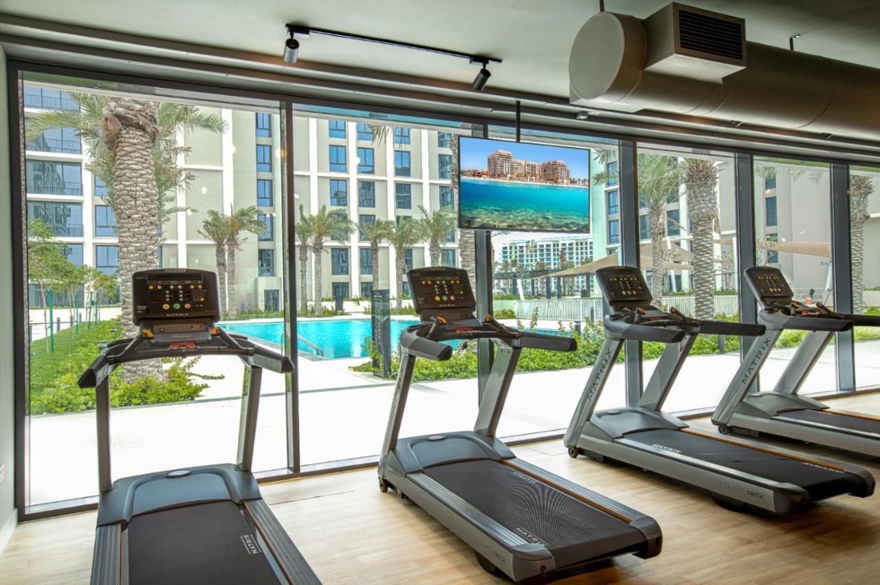 A Luxury Aprt 2 Bedrooms Balcony With Wonderful View Mall Access Hi Speed Wifi Beach Access & Much More For Family Only Samaheej Dış mekan fotoğraf